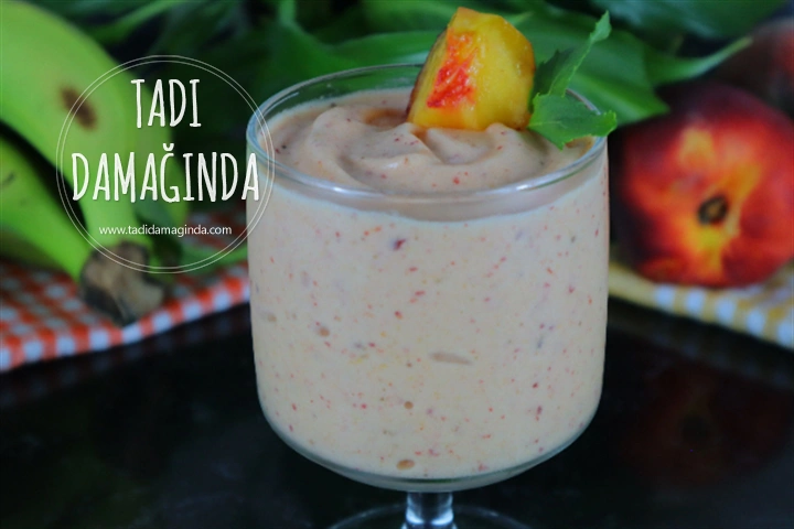 2 Malzemeli Şeftalili Muz Dondurması