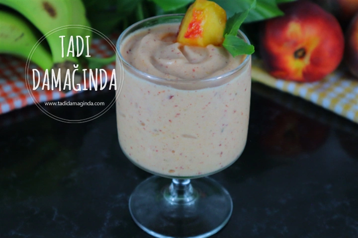 2 Malzemeli Şeftalili Muz Dondurması
