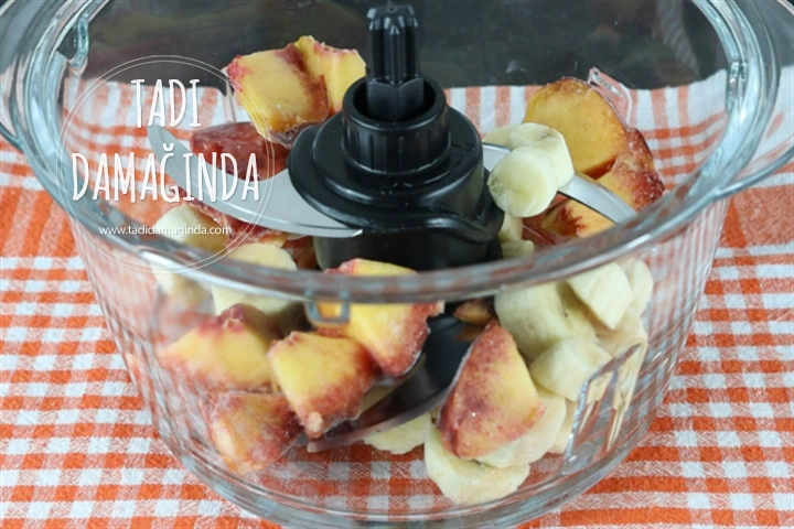 2 Malzemeli Şeftalili Muz Dondurması