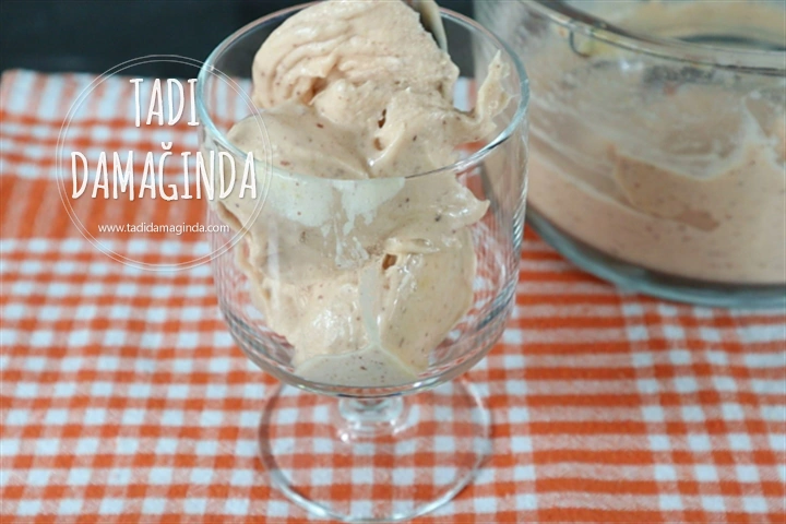 2 Malzemeli Şeftalili Muz Dondurması