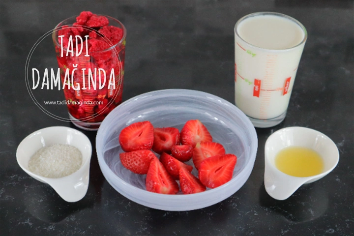 Frambuazlı Çilekli Smoothie