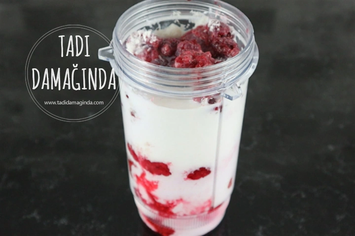 Frambuazlı Çilekli Smoothie