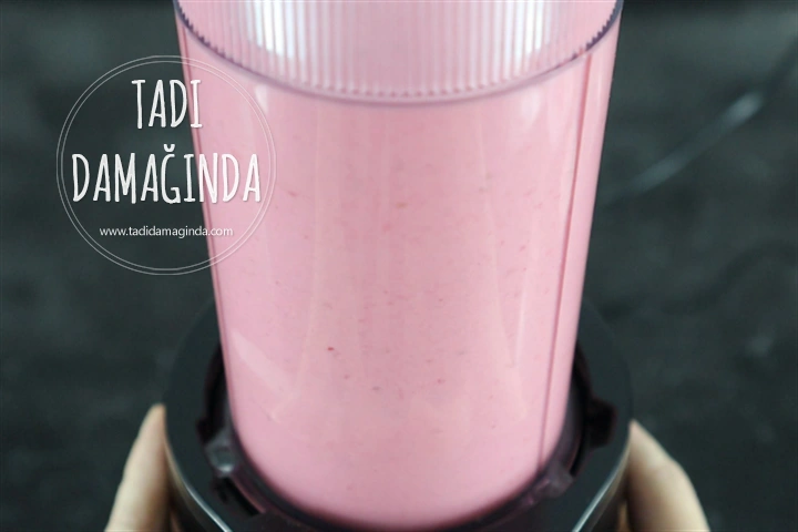 Frambuazlı Çilekli Smoothie