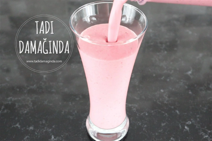 Frambuazlı Çilekli Smoothie
