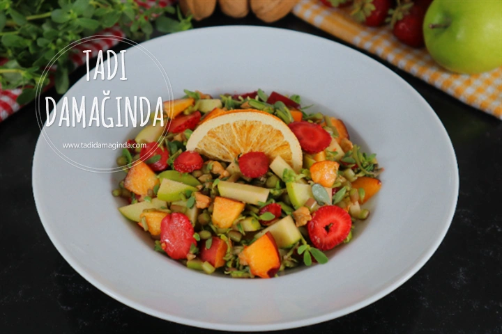 Semizotlu Meyve Salatası