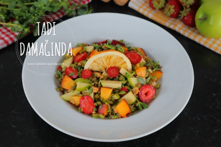 Semizotlu Meyve Salatası
