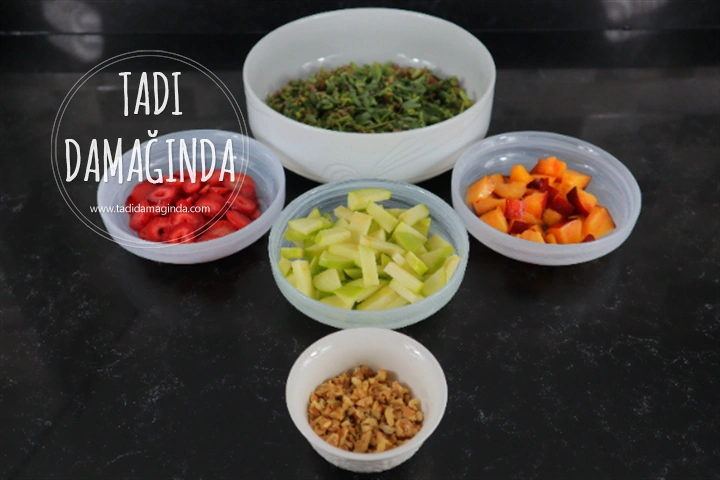 Semizotlu Meyve Salatası