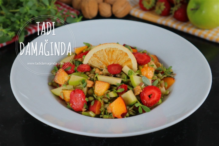 Semizotlu Meyve Salatası