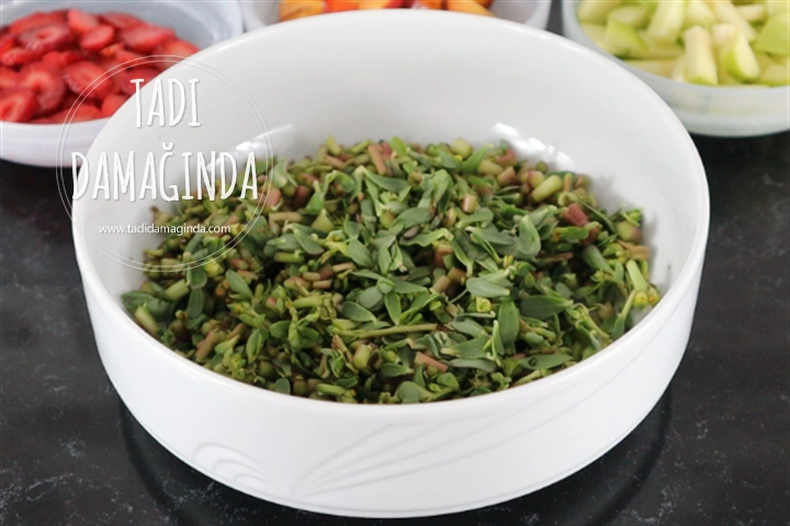 Semizotlu Meyve Salatası