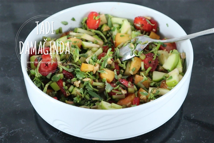 Semizotlu Meyve Salatası