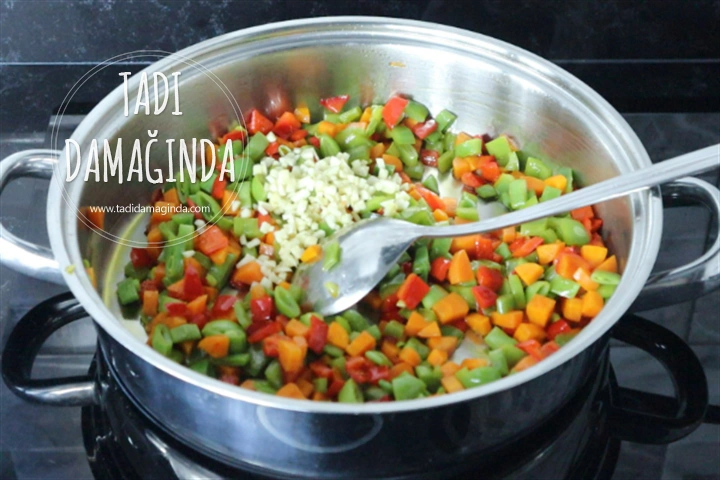 Sarımsaklı Sebzeli Pirinç Pilavı