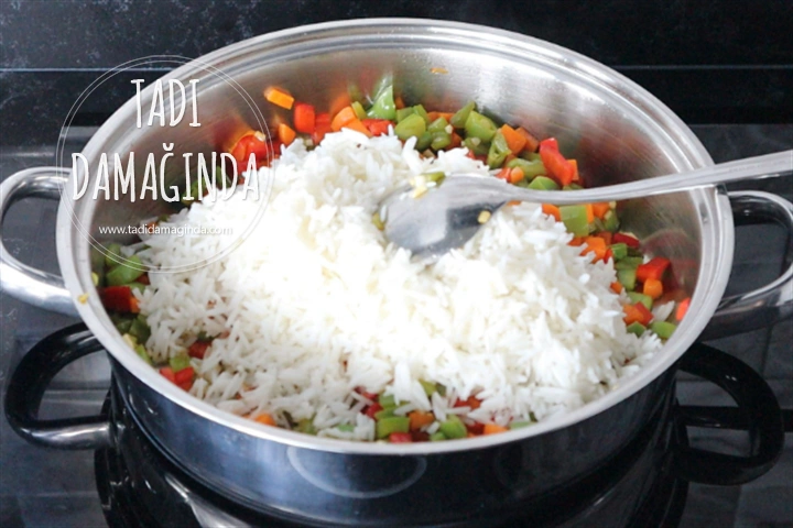 Sarımsaklı Sebzeli Pirinç Pilavı