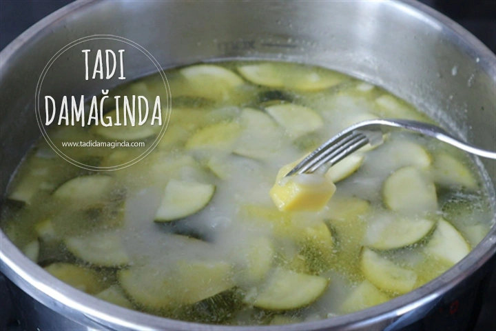 Bitkisel Sütlü Sebzeli Kabak Çorbası