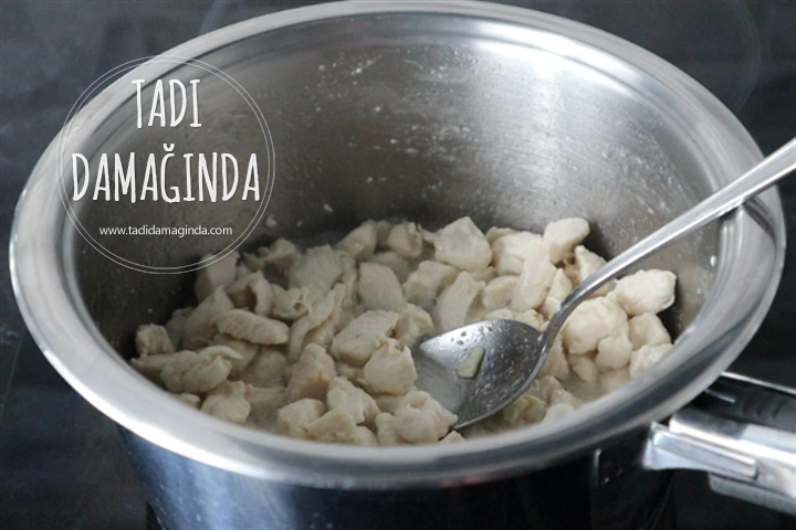 Tavuklu Cevizli Semizotu Salatası