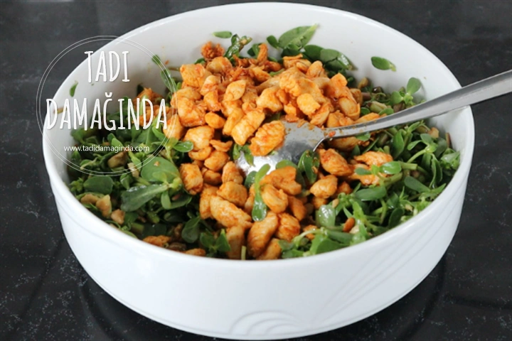 Tavuklu Cevizli Semizotu Salatası