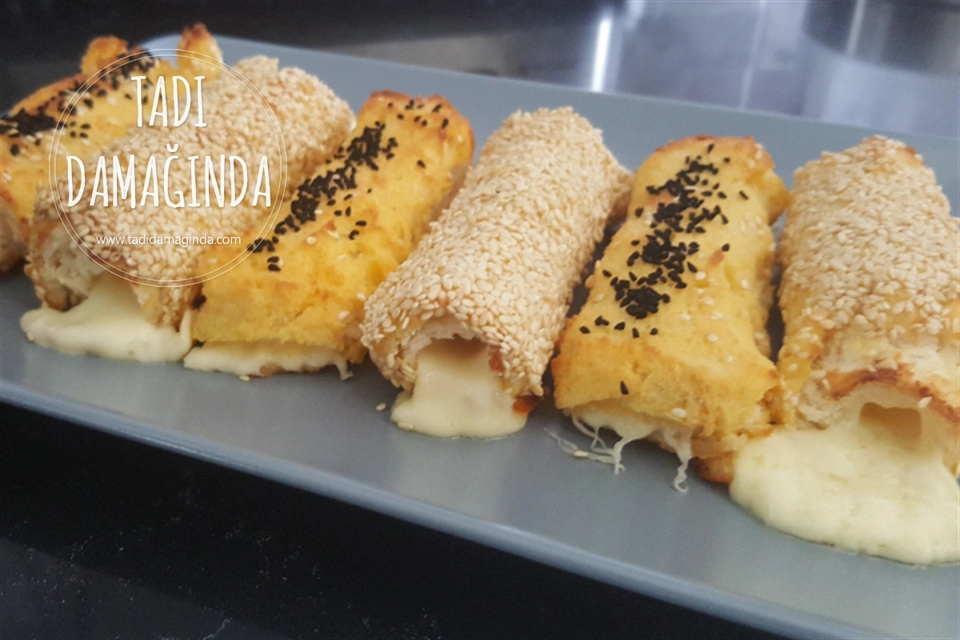 Tost Ekmeğinden Kaşarlı Yumurtalı Rulolar
