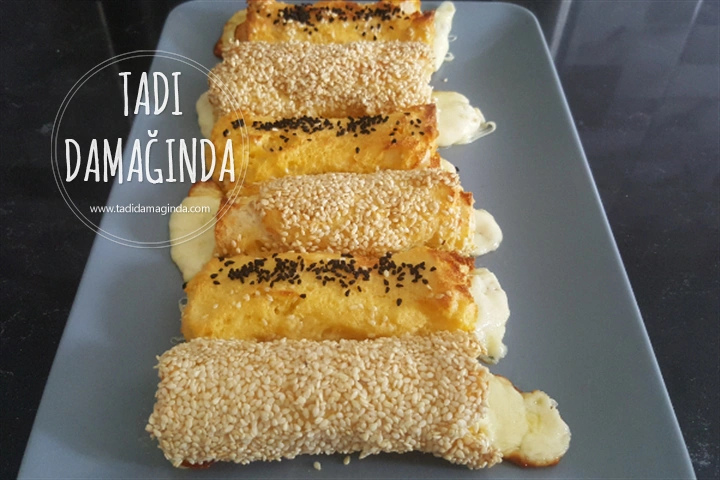 Tost Ekmeğinden Kaşarlı Yumurtalı Rulolar