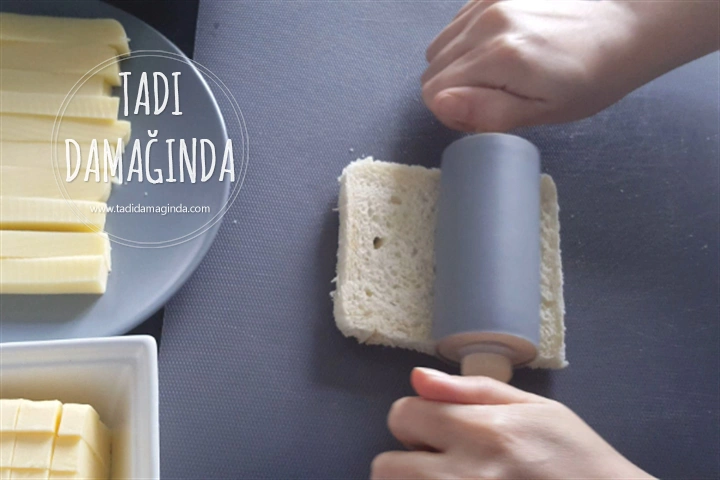 Tost Ekmeğinden Kaşarlı Yumurtalı Rulolar