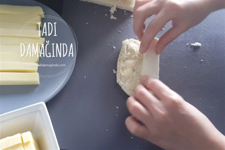 Tost Ekmeğinden Kaşarlı Yumurtalı Rulolar