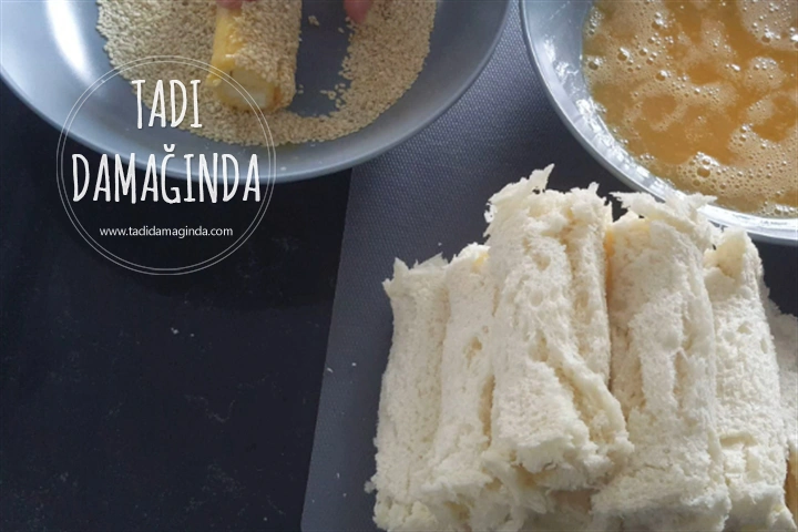 Tost Ekmeğinden Kaşarlı Yumurtalı Rulolar