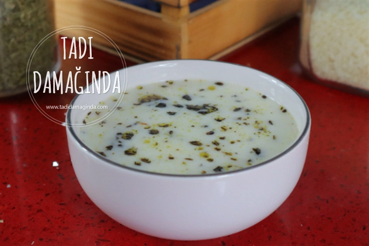 Terbiyesi Tencerede Pratik Yoğurt Çorbası