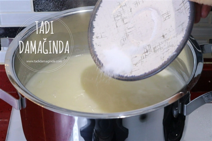 Terbiyesi Tencerede Pratik Yoğurt Çorbası