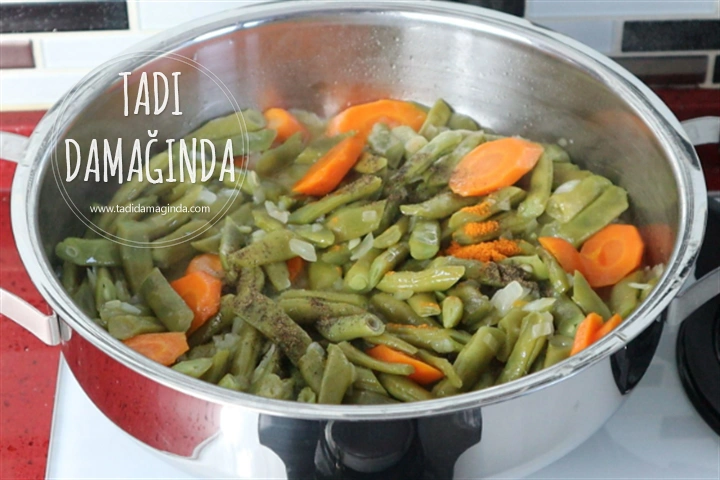 Havuçlu Zerdeçallı Taze Fasulye