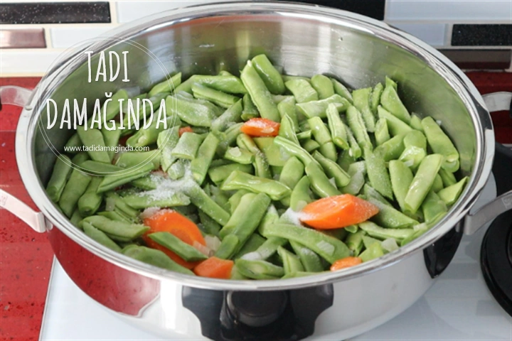Havuçlu Zerdeçallı Taze Fasulye