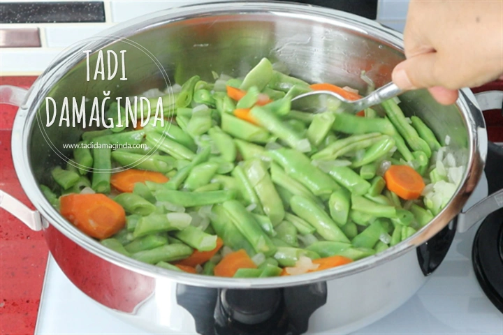 Havuçlu Zerdeçallı Taze Fasulye