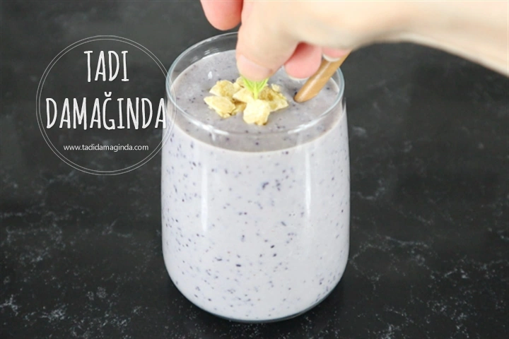 Yaban Mersinli Muzlu Smoothie