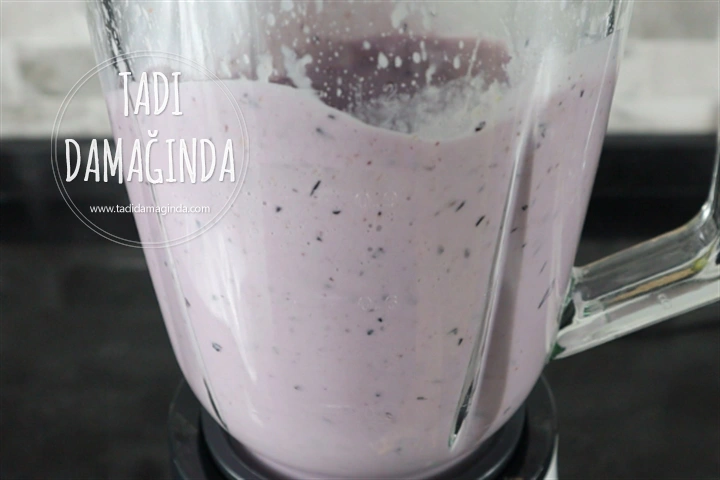 Yaban Mersinli Vegan Smoothie