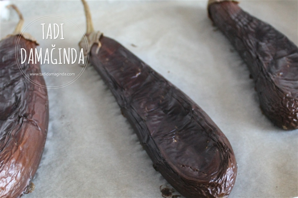 Fırında Patlıcan Nasıl Közlenir