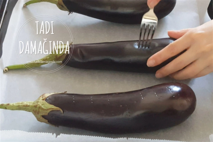 Fırında Patlıcan Nasıl Közlenir