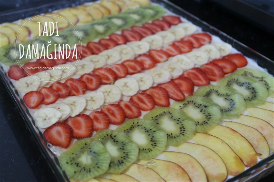 Büyük Borcamda Meyveli Yaz Pastası