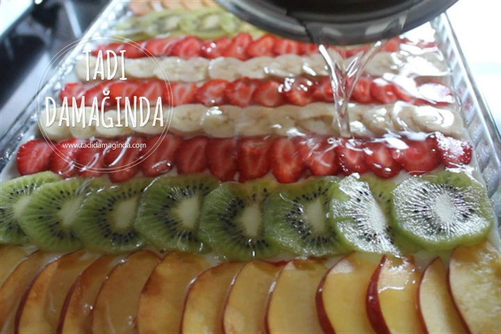 Büyük Borcamda Meyveli Yaz Pastası