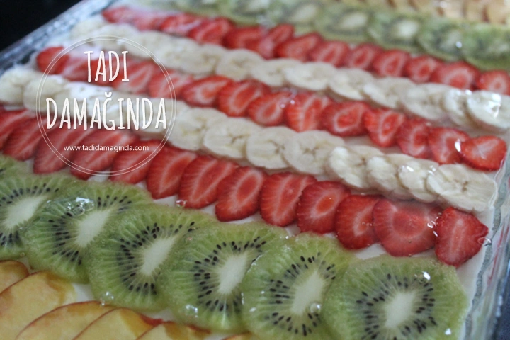 Büyük Borcamda Meyveli Yaz Pastası