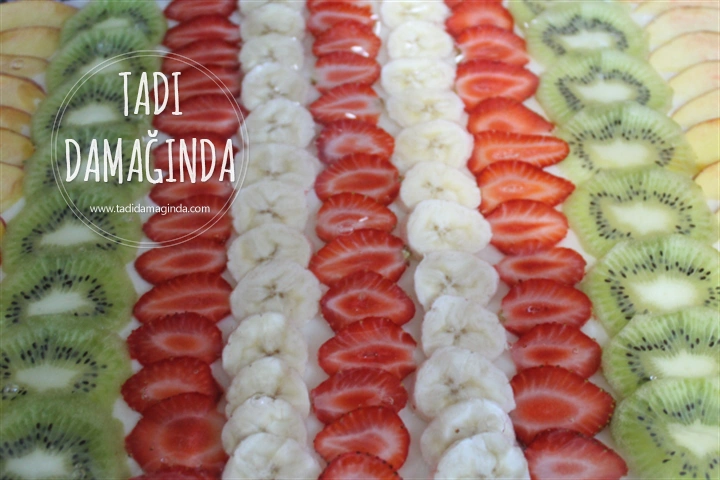 Büyük Borcamda Meyveli Yaz Pastası