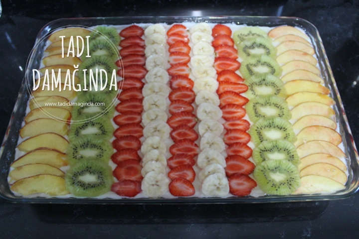 Büyük Borcamda Meyveli Yaz Pastası