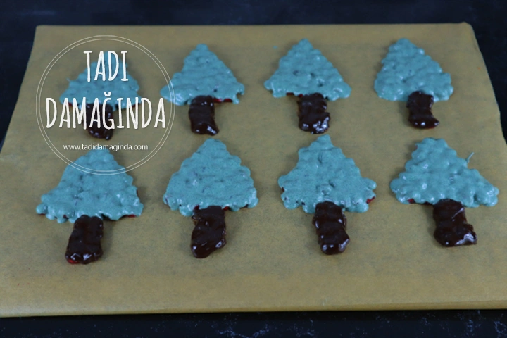 Narlı Çam Ağacı Çikolatası