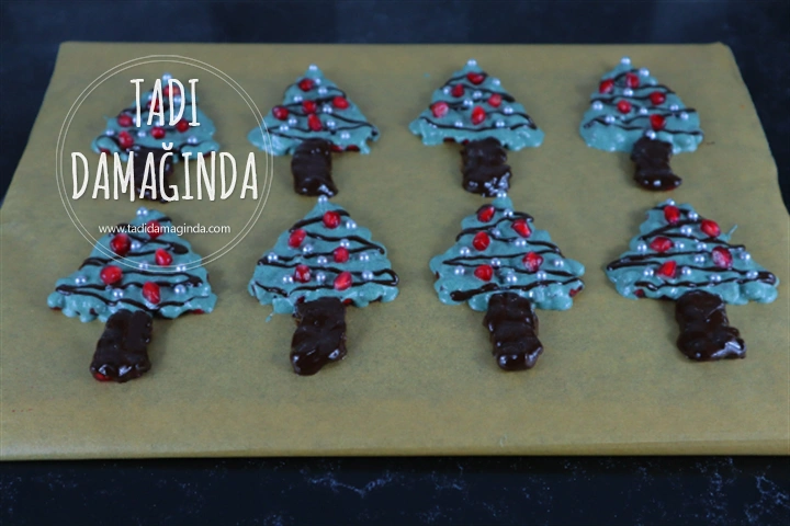 Narlı Çam Ağacı Çikolatası