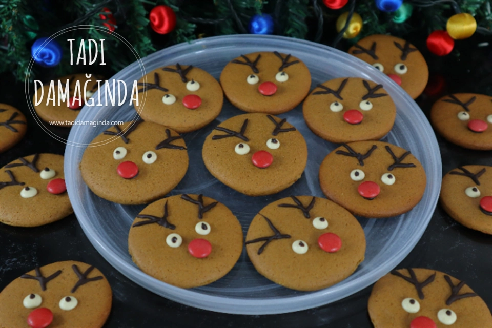 Ren Geyiği Şeklinde Gingerbread Cookie
