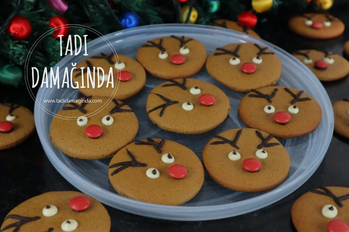 Ren Geyiği Şeklinde Gingerbread Cookie