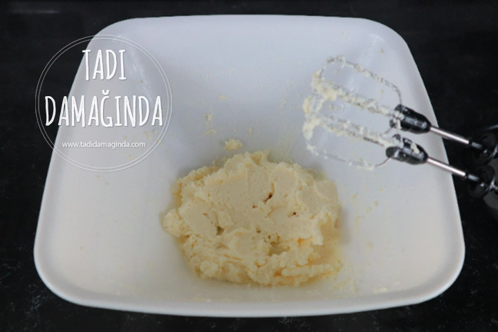 Ren Geyiği Şeklinde Gingerbread Cookie