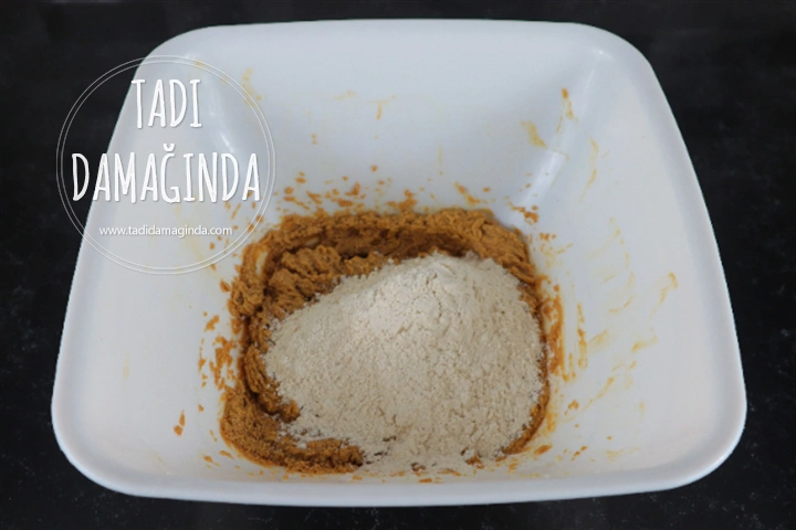 Ren Geyiği Şeklinde Gingerbread Cookie