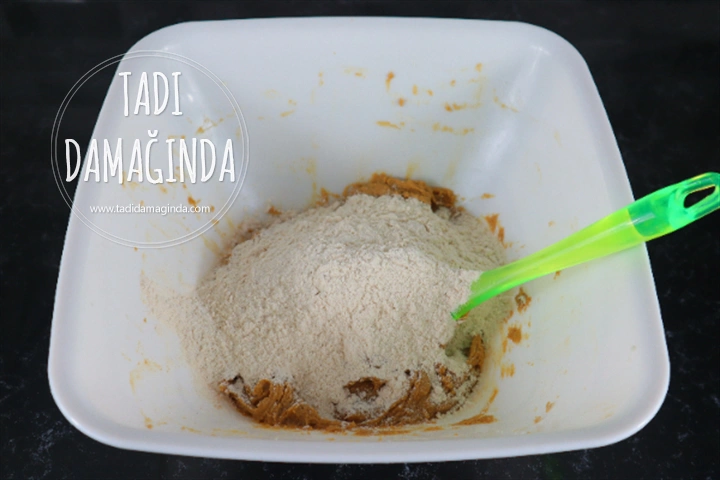 Ren Geyiği Şeklinde Gingerbread Cookie