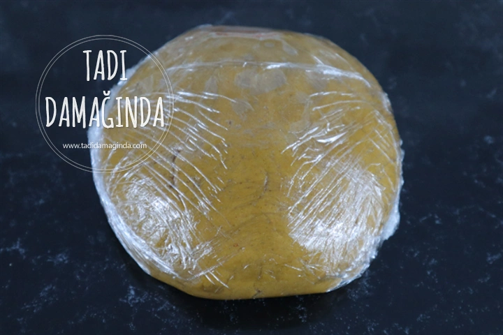 Ren Geyiği Şeklinde Gingerbread Cookie