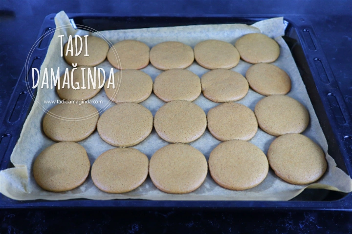 Ren Geyiği Şeklinde Gingerbread Cookie