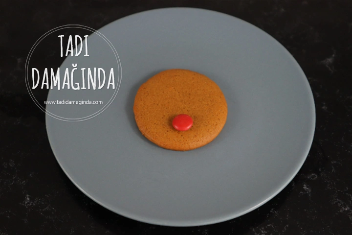 Ren Geyiği Şeklinde Gingerbread Cookie