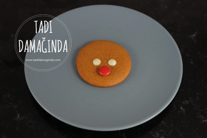 Ren Geyiği Şeklinde Gingerbread Cookie