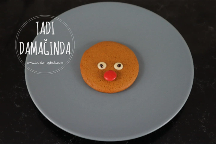 Ren Geyiği Şeklinde Gingerbread Cookie